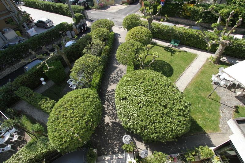 Hotel Montecarlo Camaiore Bagian luar foto