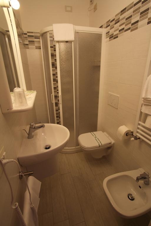 Hotel Montecarlo Camaiore Ruang foto