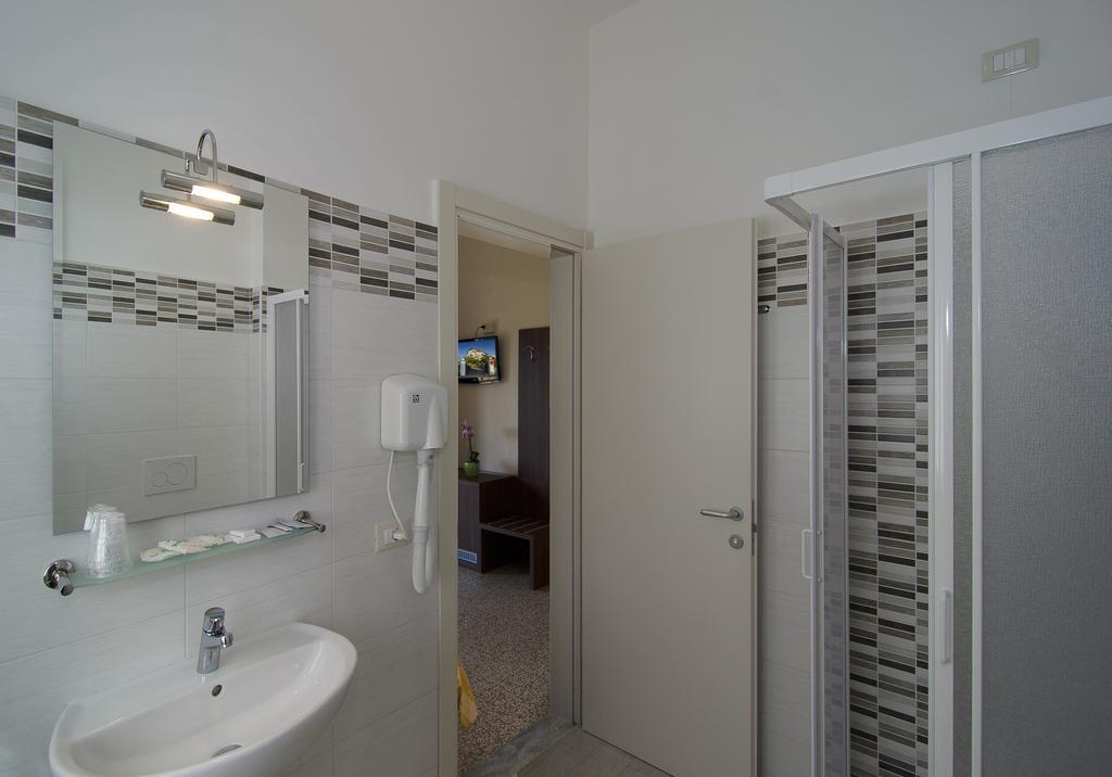 Hotel Montecarlo Camaiore Bagian luar foto
