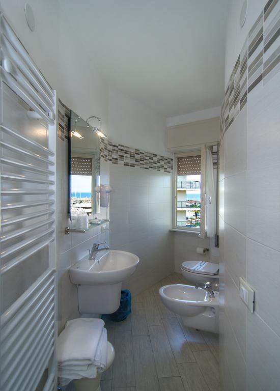 Hotel Montecarlo Camaiore Bagian luar foto