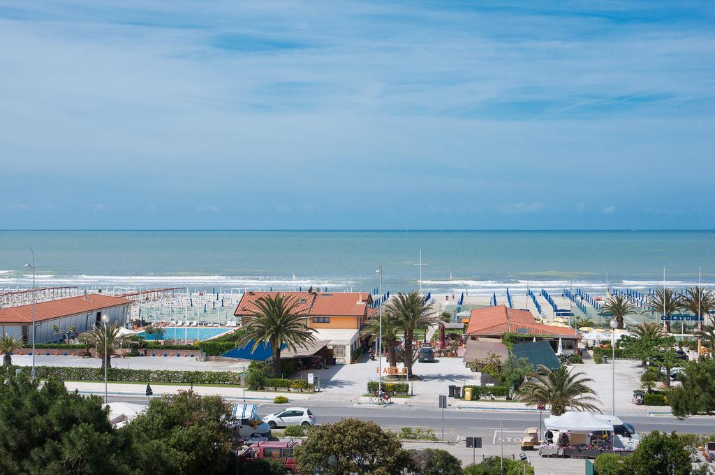 Hotel Montecarlo Camaiore Bagian luar foto