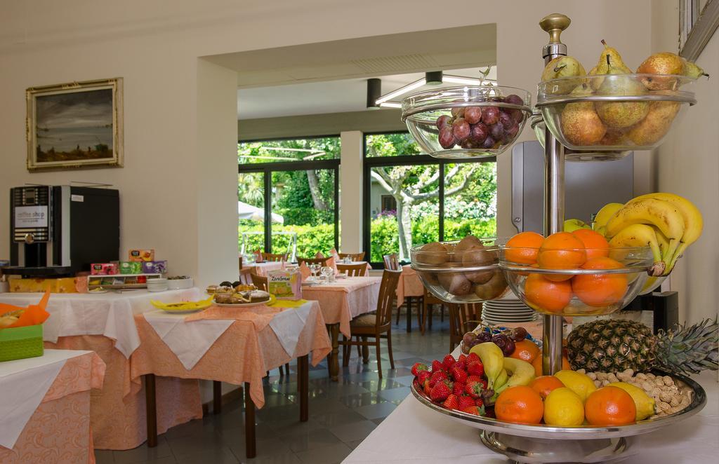 Hotel Montecarlo Camaiore Bagian luar foto