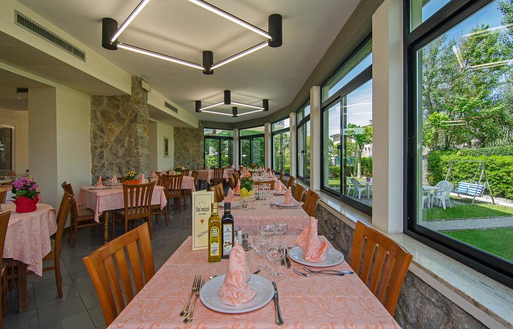 Hotel Montecarlo Camaiore Bagian luar foto