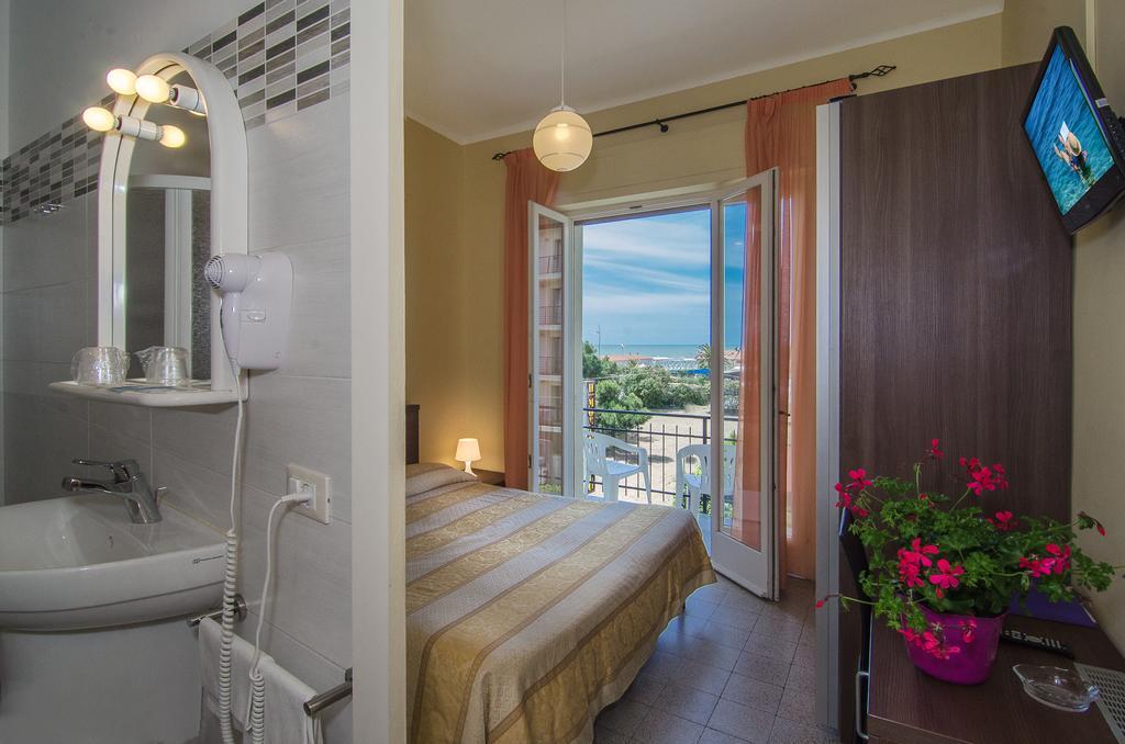 Hotel Montecarlo Camaiore Bagian luar foto