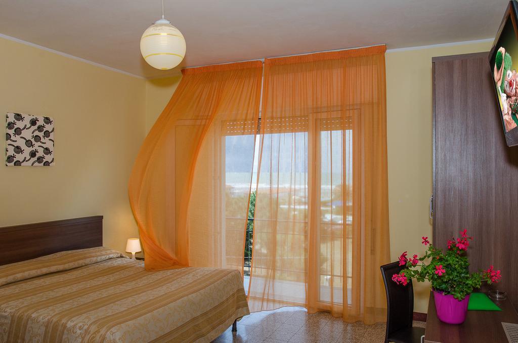 Hotel Montecarlo Camaiore Bagian luar foto
