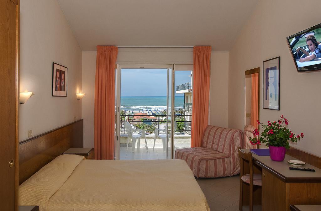 Hotel Montecarlo Camaiore Bagian luar foto